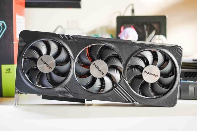 RTX4070Super魔鹰显卡拆解