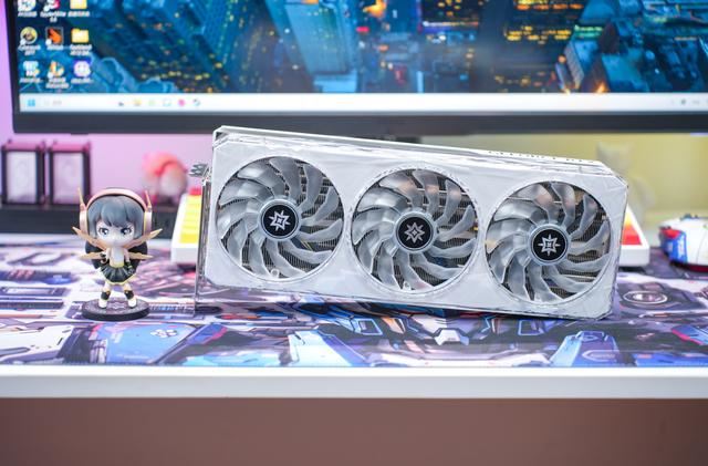 RTX4070Super魔鹰显卡拆解