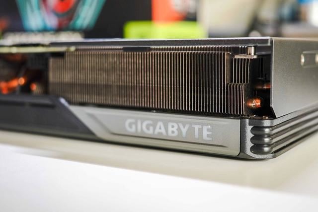 RTX4070Super魔鹰显卡拆解