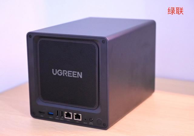 极空间Z4Pro与绿联DX4600Pro怎么选