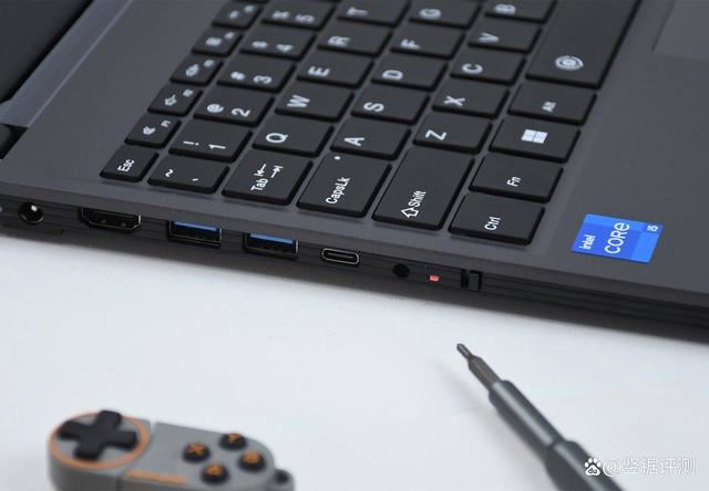 馳為CorebookX紀念版評測