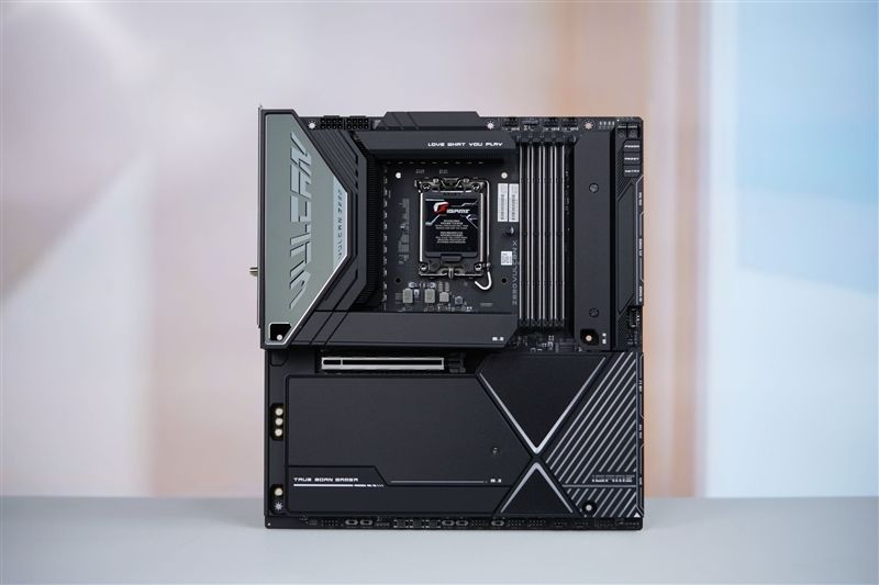 七彩虹Z890 Vulcan X評測