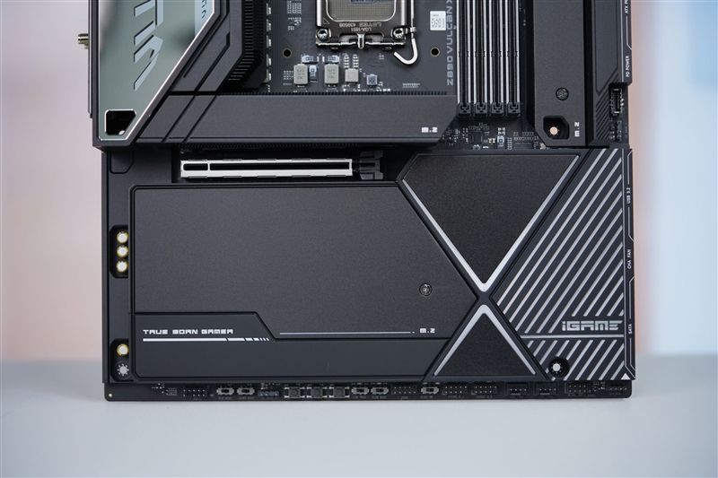 七彩虹Z890 Vulcan X評測
