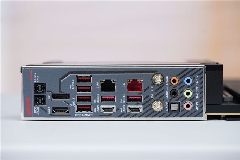 七彩虹Z890 Vulcan X評測