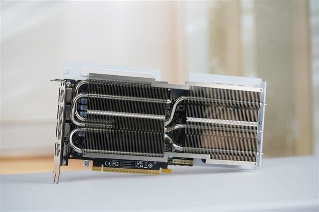 傲世LUMI追日B580评测