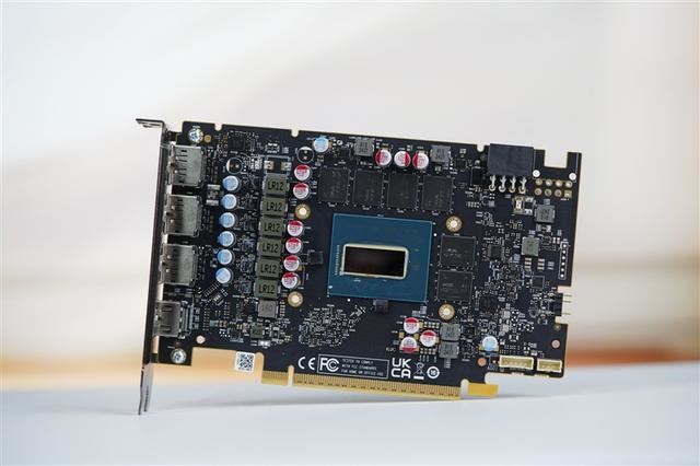 傲世LUMI追日B580评测