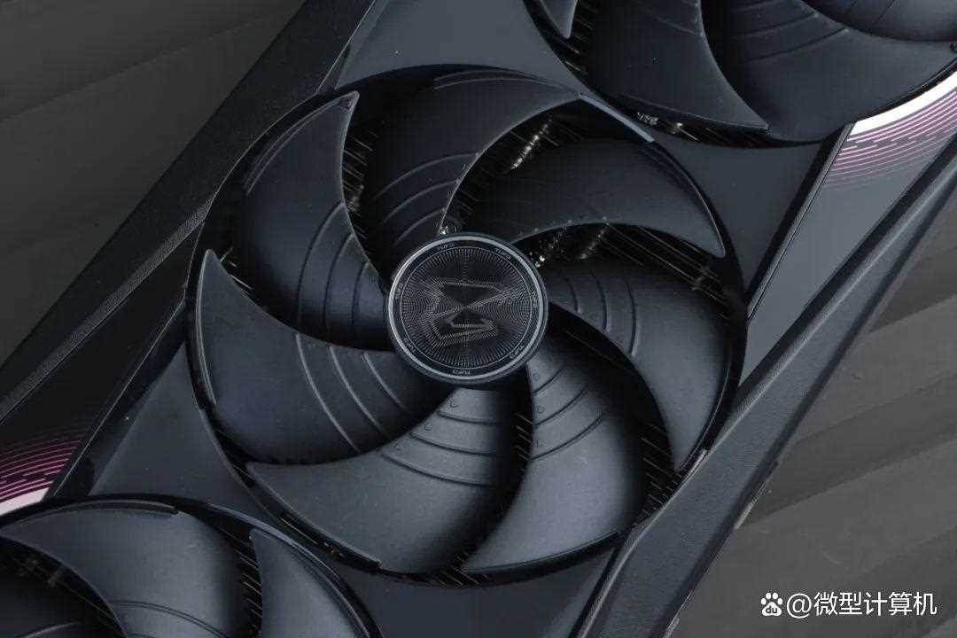 GeForceRTX5070MASTER顯卡測評